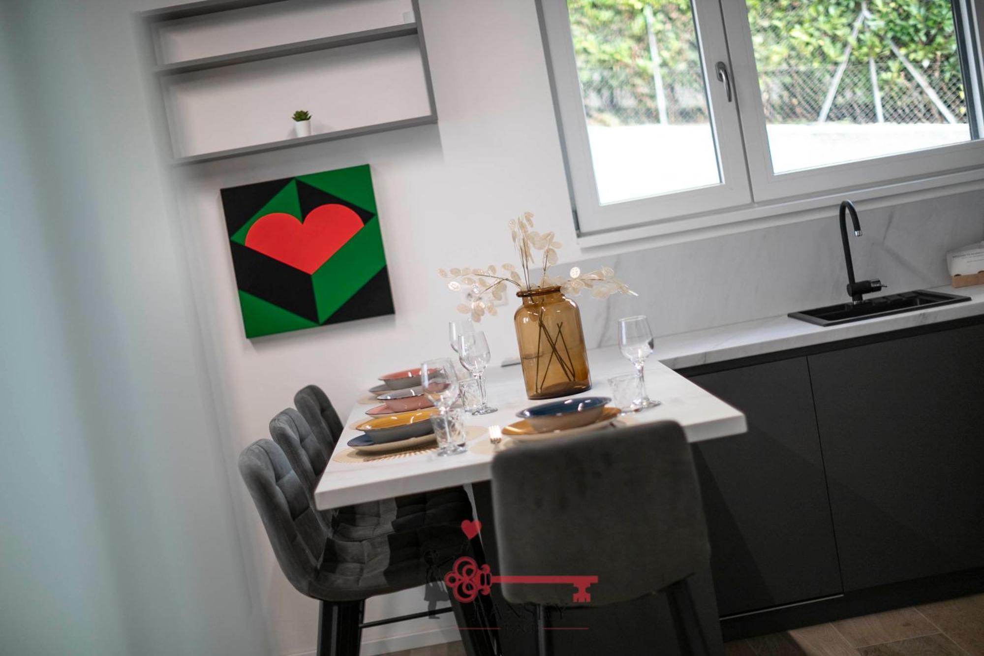 Home Sofia Room 2 - Modern Station -By Easylife Swiss Lugano Eksteriør bilde